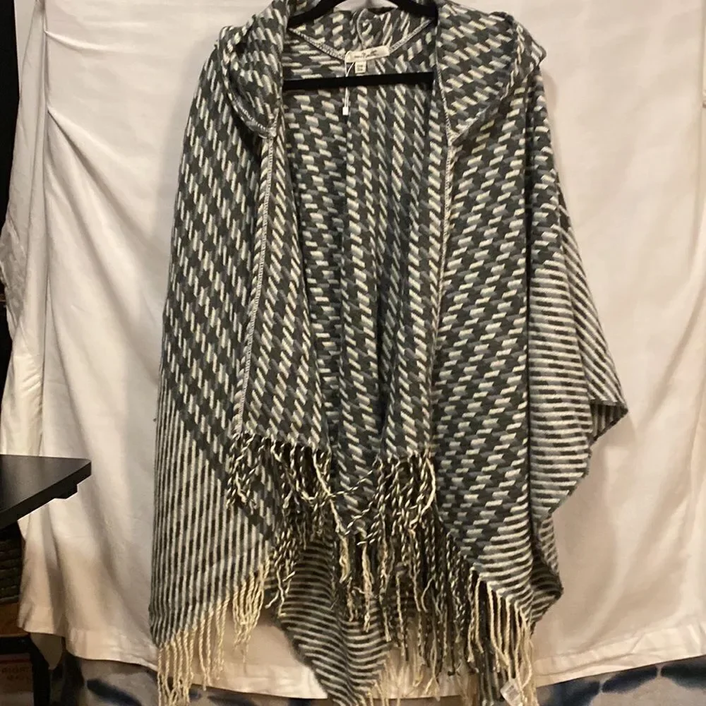 Hooded fringe ladies Gray/white fringe wrap